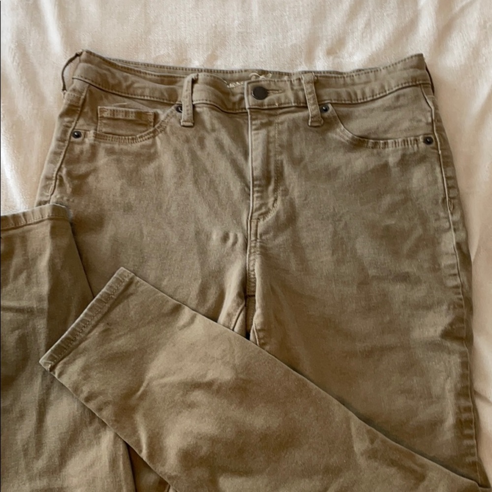 Beige high waisted stretchy pants